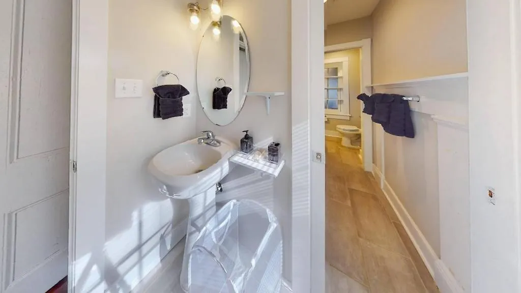Holiday home New! Renovated Townhome W/ Putting Green & Patio! Richmond