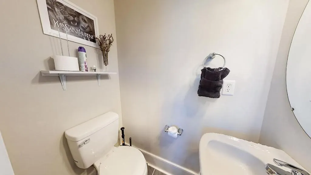 New! Renovated Townhome W/ Putting Green & Patio! Richmond United States