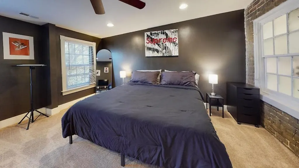 Holiday home New! Renovated Townhome W/ Putting Green & Patio! Richmond