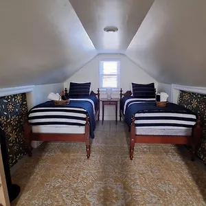 Private House Mins To Maymont Park, Trails & Vcu! Holiday home